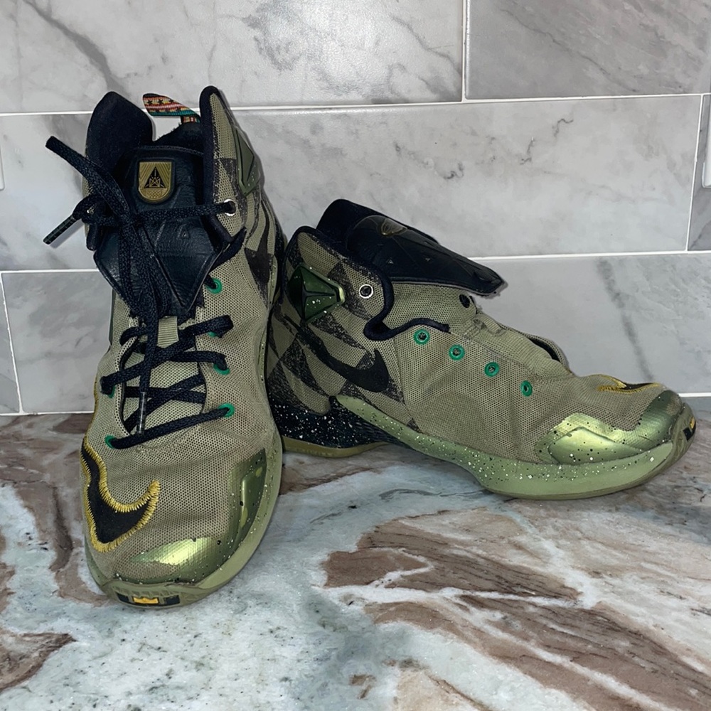 GUC Nike LeBron James 13 XIII All Stars Basketball Boys Size 6Y #836386-309
